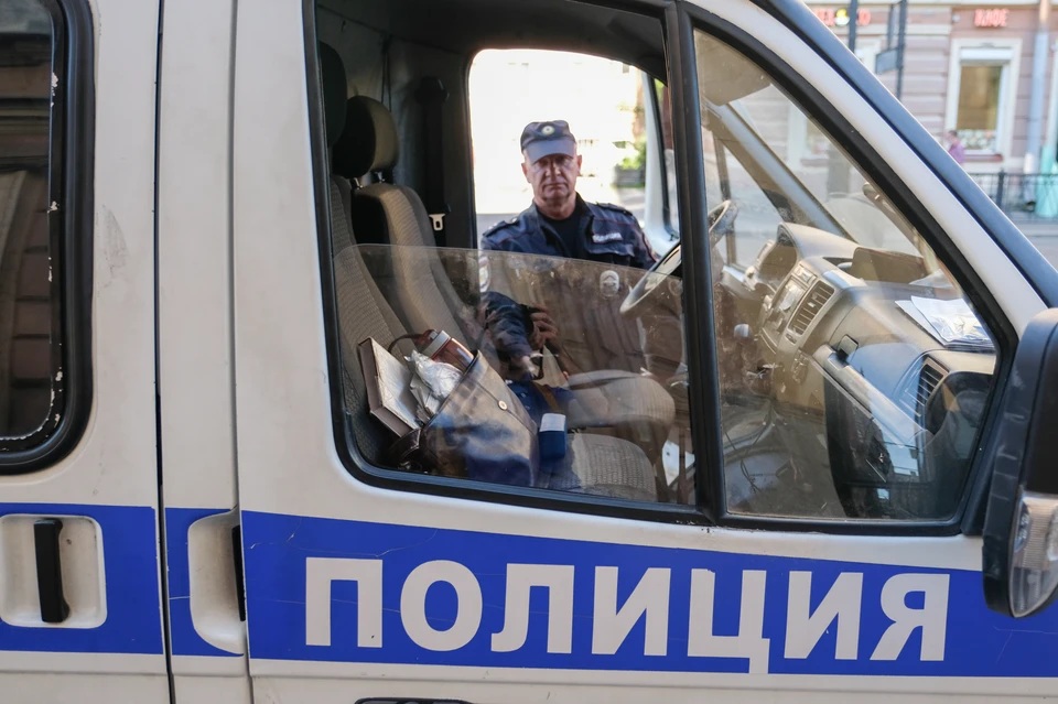 У больницы в Петербурге нашли труп.