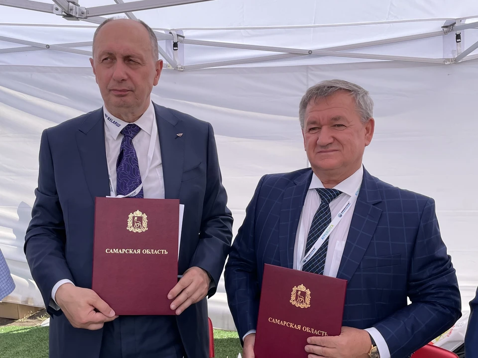 Министр сельского хозяйства Самарской области Николай Абашин и генеральный директор предприятия ОАО «Минский тракторный завод» Виталий Вовк подписали соглашение о сотрудничестве.