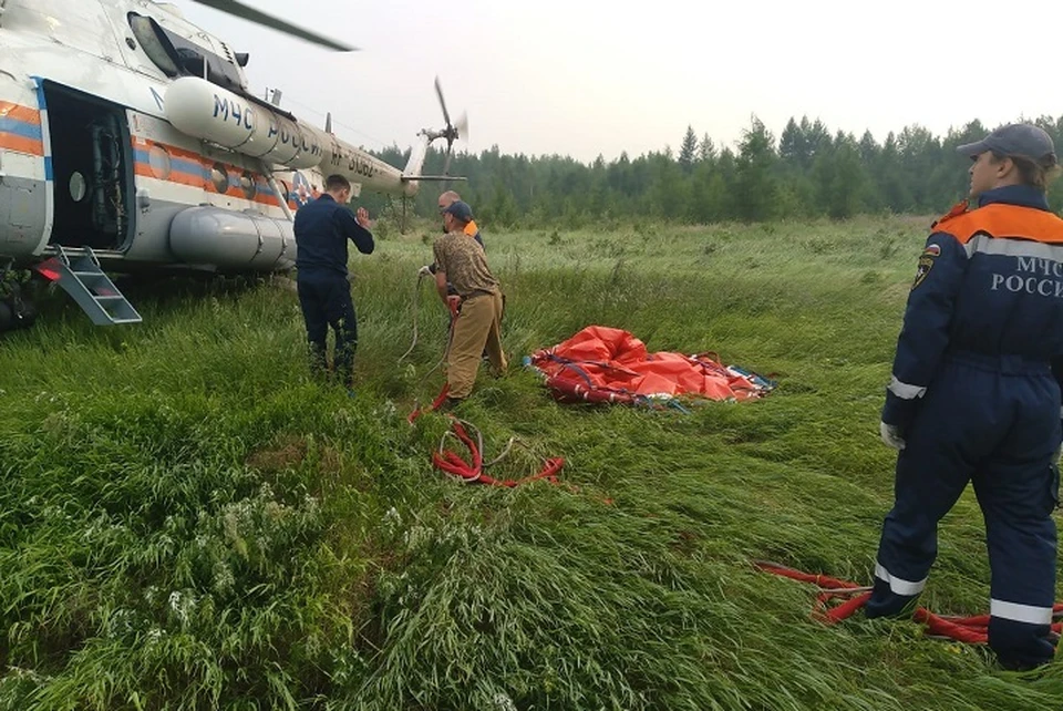 Сотрудники МЧС тушат лесные пожары в Аяно-Майском районе Хабаровского края