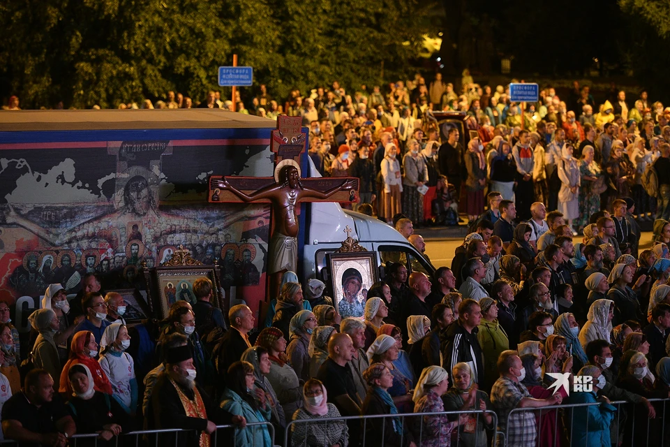 Крестный ход пройдет в ночь с 16 на 17 июля. Начнется он у Храма-на-Крови. Закончится у монастыря на Ганиной Яме.
