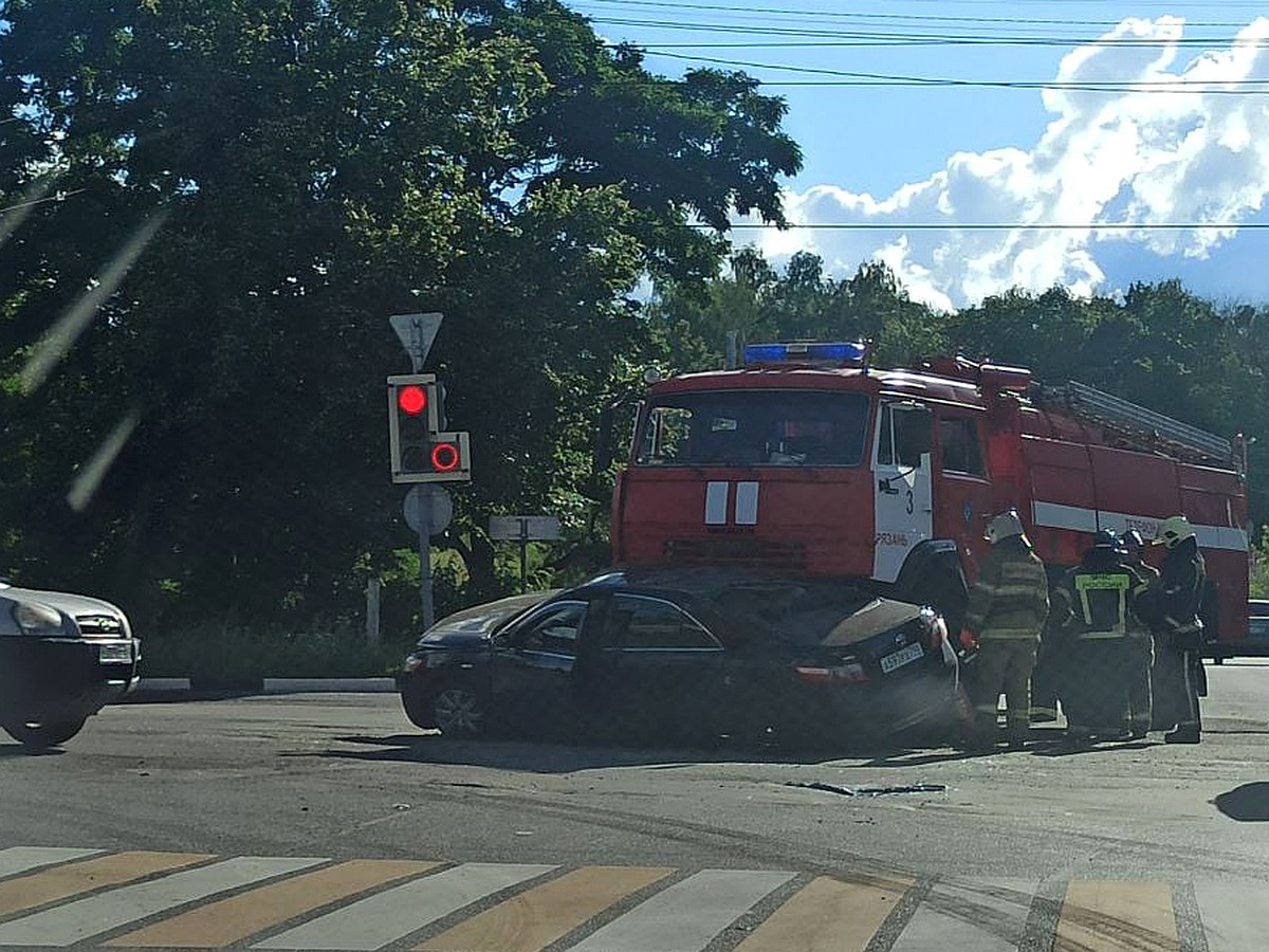 В Рязани в ДТП попала пожарная машина, спешившая на вызов - KP.RU