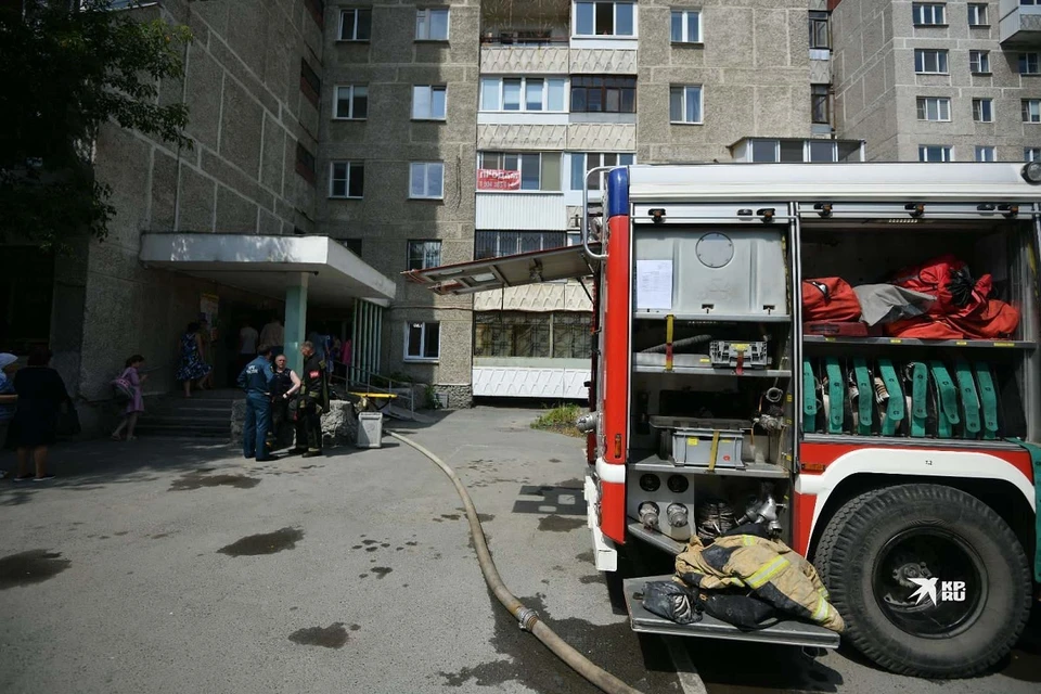 При тушении пожара в горящей квартире обнаружен погибший мужчина