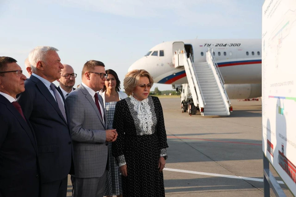 Алексей Текслер рассказал Валентине Матвиенко, как проходит реконструкция аэропорта. Фото: пресс-служба губернатора Челябинской области