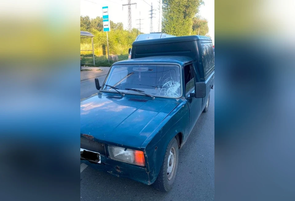 Водитель отечественного авто наехал на пешехода около остановки на пр. Кирова