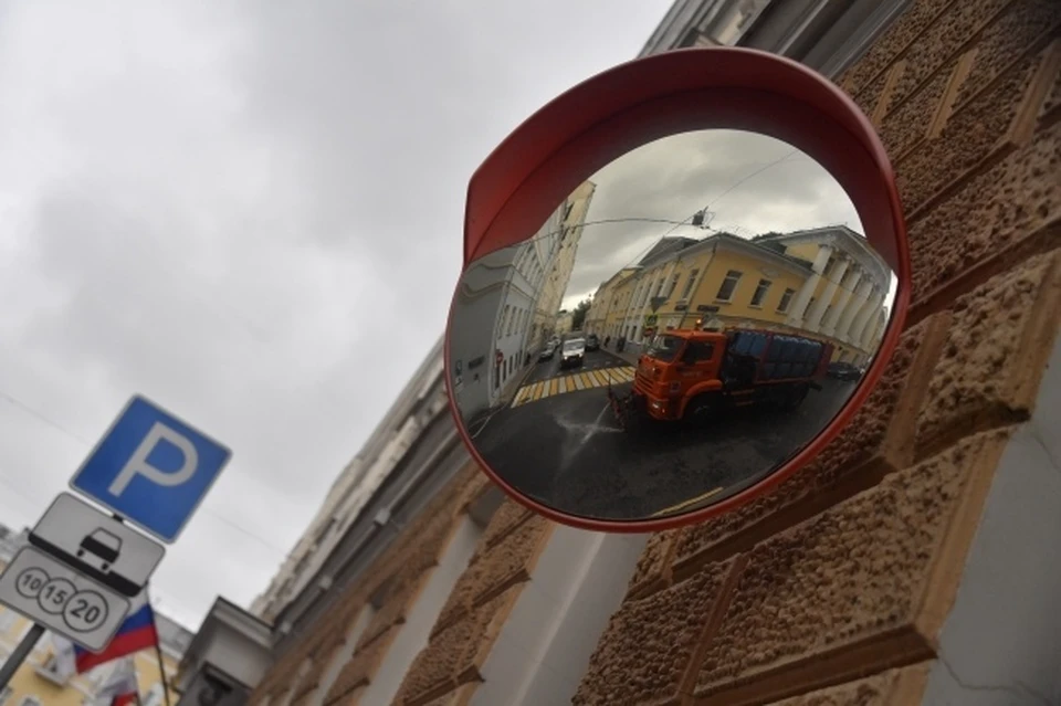 На сегодняшний день час стоянки на парковках в центре Симферополя стоит 50 рублей