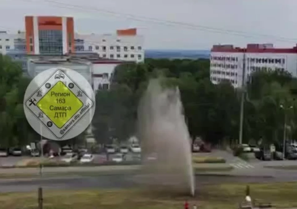 В высоту струя воды достигает несколько метров