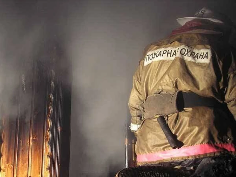 Пожар уничтожил большой дом в селе Покровка