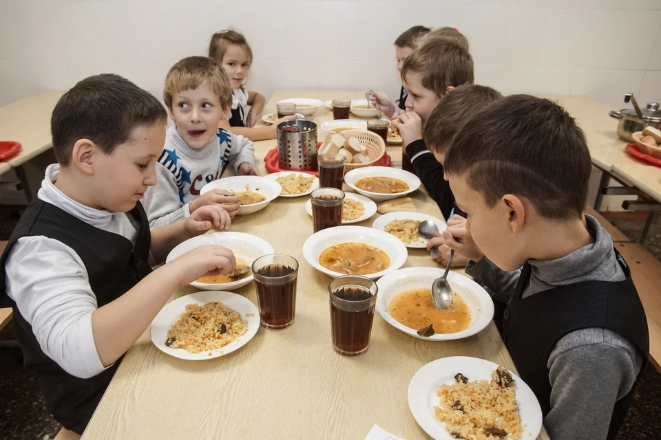 Фальсифицированные продукты попадали прямиком на стол к детям