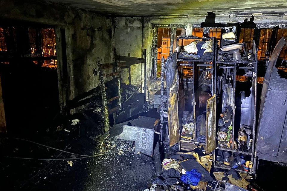 Квартира в жилом доме на Алма-Атинской улице, где располагался хостел, при пожаре в котором погибли не менее 8 человек. Фото: Следственный комитет РФ/ТАСС