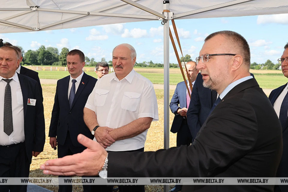 Лукашенко раскритиковал министра сельского хозяйства за опоздание. Фото: БелТА