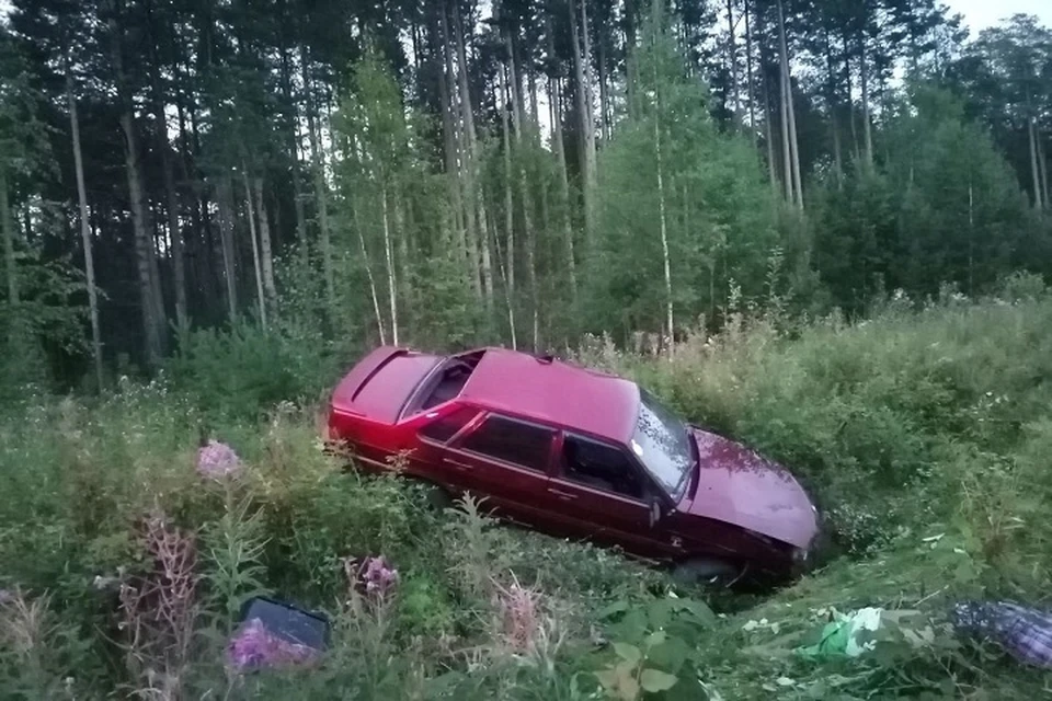 В салоне также находилась 46-летняя женщина. Фото: ГИБДД Свердловской области