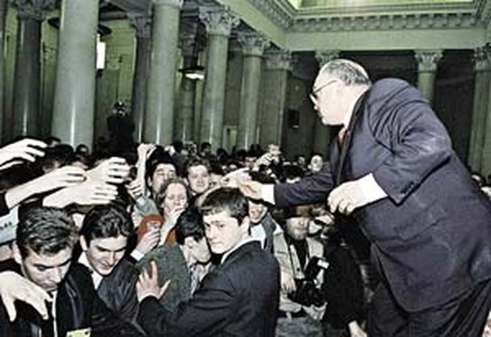 День студента - единственная возможность получить стакан медовухи из рук самого ректора!