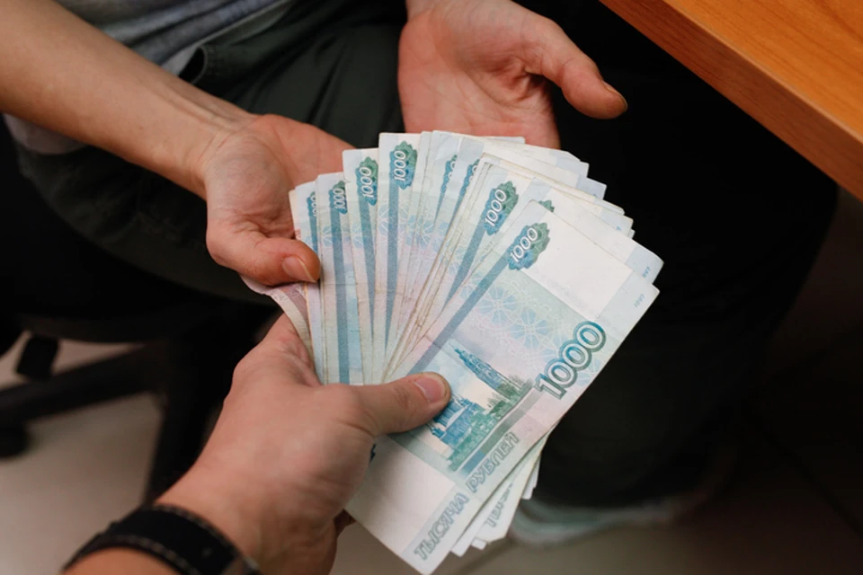 Начальника РЭО ГИБДД Братска задержали по подозрению во взяточничестве.