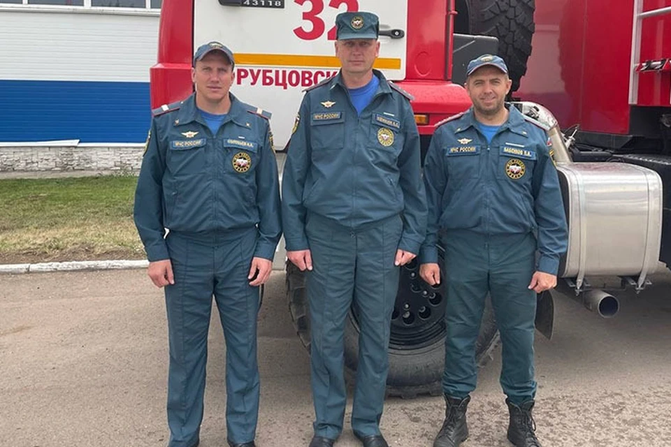 Пожарные, спасшие жильцов дома