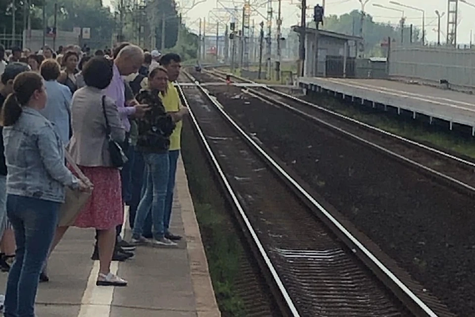 Жители Колпино сообщают о трагедии у ж/д вокзала. Фото: vk.com/podslushano.kolpino