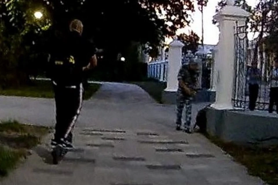 В Наташином парке засняли полицейских, работавших на месте стрельбы в бизнесмена Новикова. Фото: t.me/vid_sboku