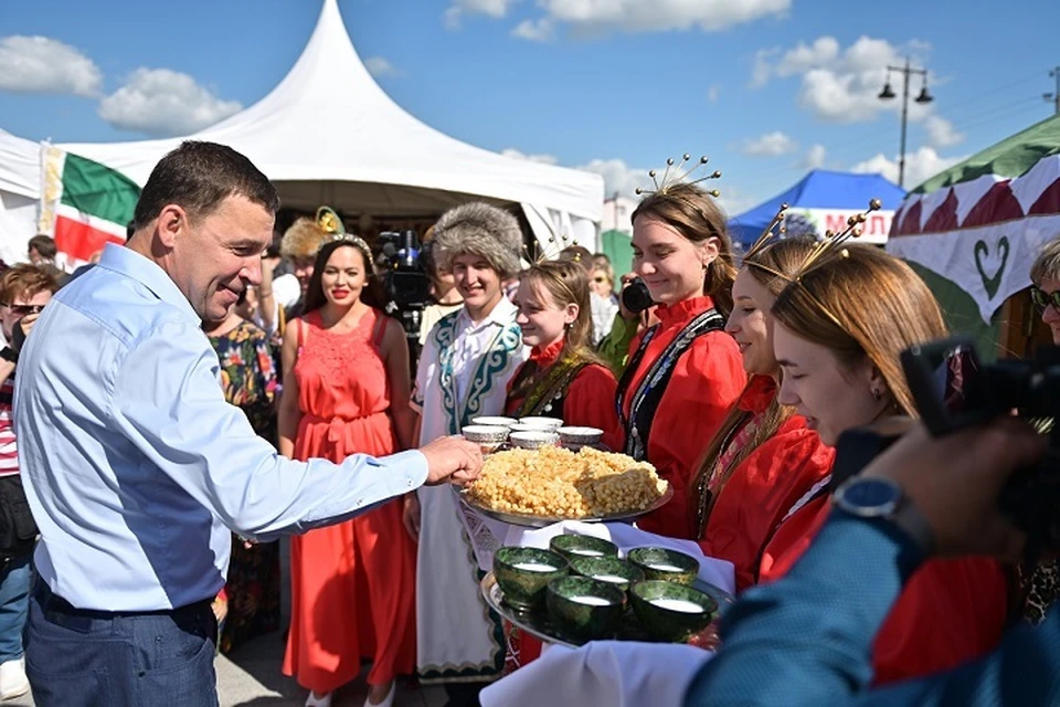 Ярмарку посетил свердловский губернатор. Фото: департамент информационной политики Свердловской области