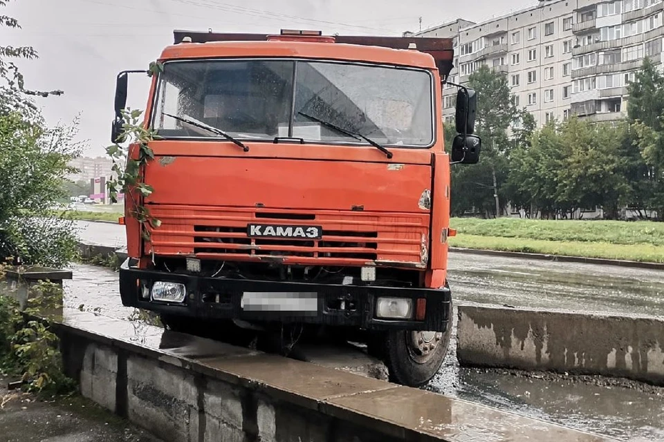 Водитель бросил авто. Фото: "АСТ-54"