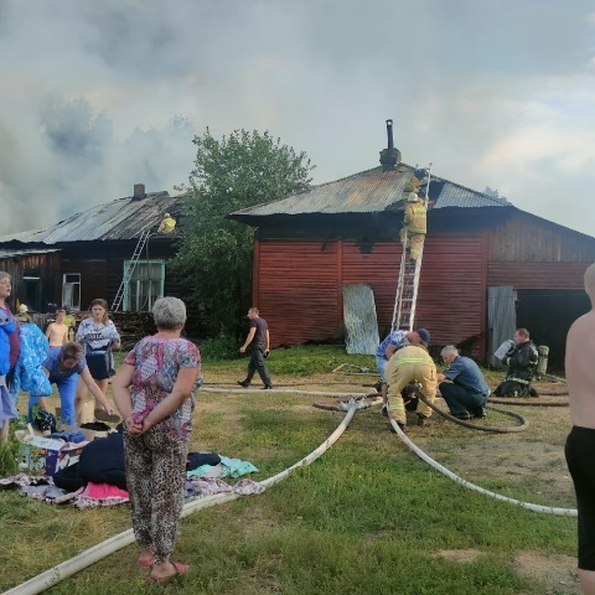 В Пермском крае из-за пожара четыре семьи остались без крыши над головой -  KP.RU