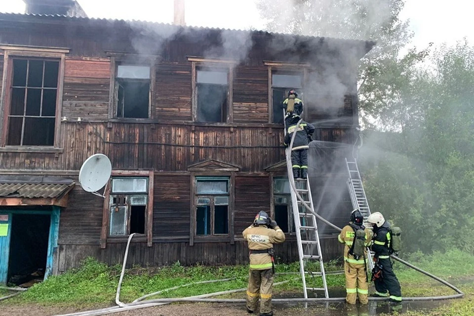 Две квартиры в бараке сгорели при пожаре в ЕАО