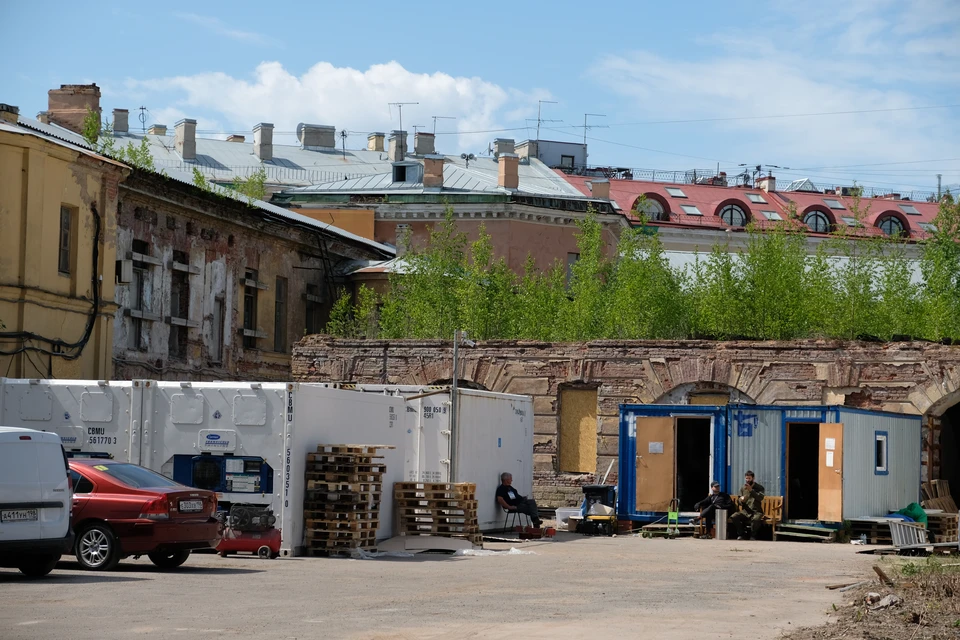 Незаконный автосервис демонтировали на севере Петербурга