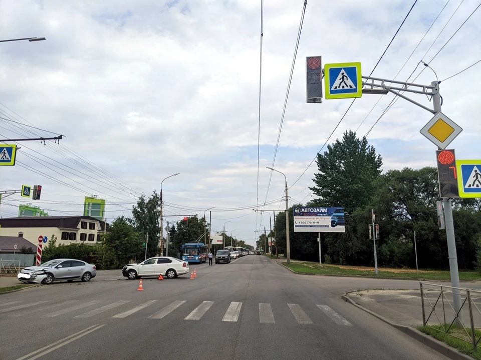 В Северном районе столкнулись две легковых иномарки