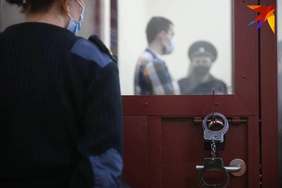 Мужчина жестоко избил знакомую.