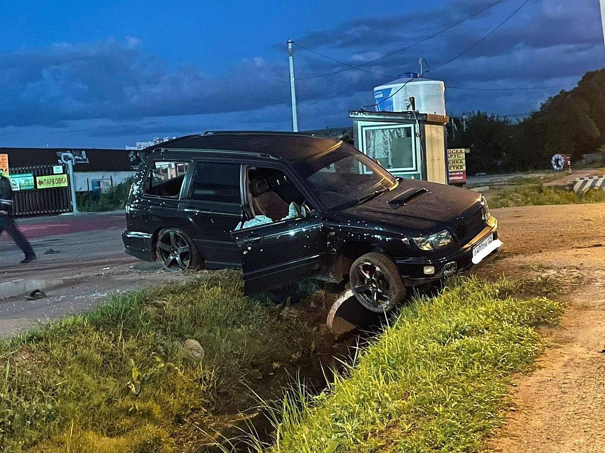 Неизвестные на двух «Лексусах» расстреляли автомобиль с пятью пассажирами в  Уссурийске - KP.RU