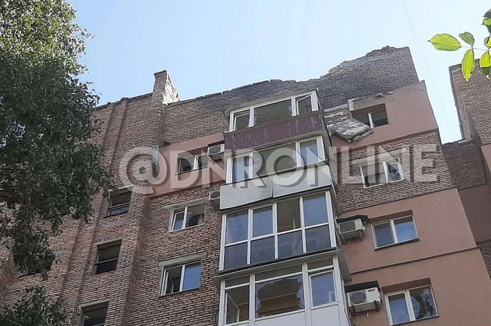 Последствия обстрела многоэтажного дома по ул. Звягильского в Киевском районе Донецка. Фото: ДНР Онлайн