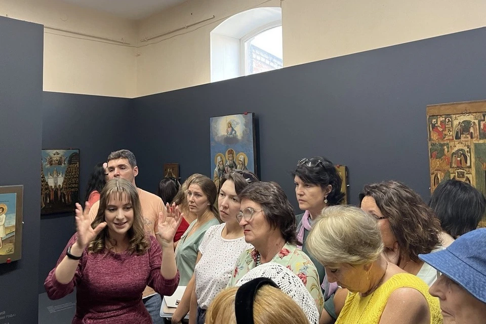 В экспозиции «В земле Российской просиявшие» представлены изображения русских святых