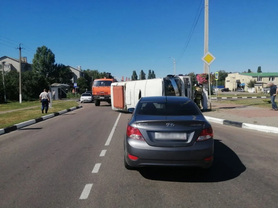 Под Белгородом столкнулись грузовик, автобус и легковушка. Фото: с сайта УМВД России по Белгородской области.