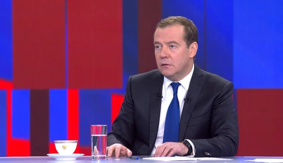 Медведев заявил, что Германия действует как враг России, объявив гибридную войну