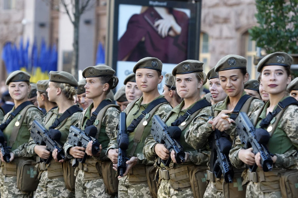 Власти Украины хотят заставить живущих в стране женщин массово идти в ВСУ и участвовать в боевых действиях