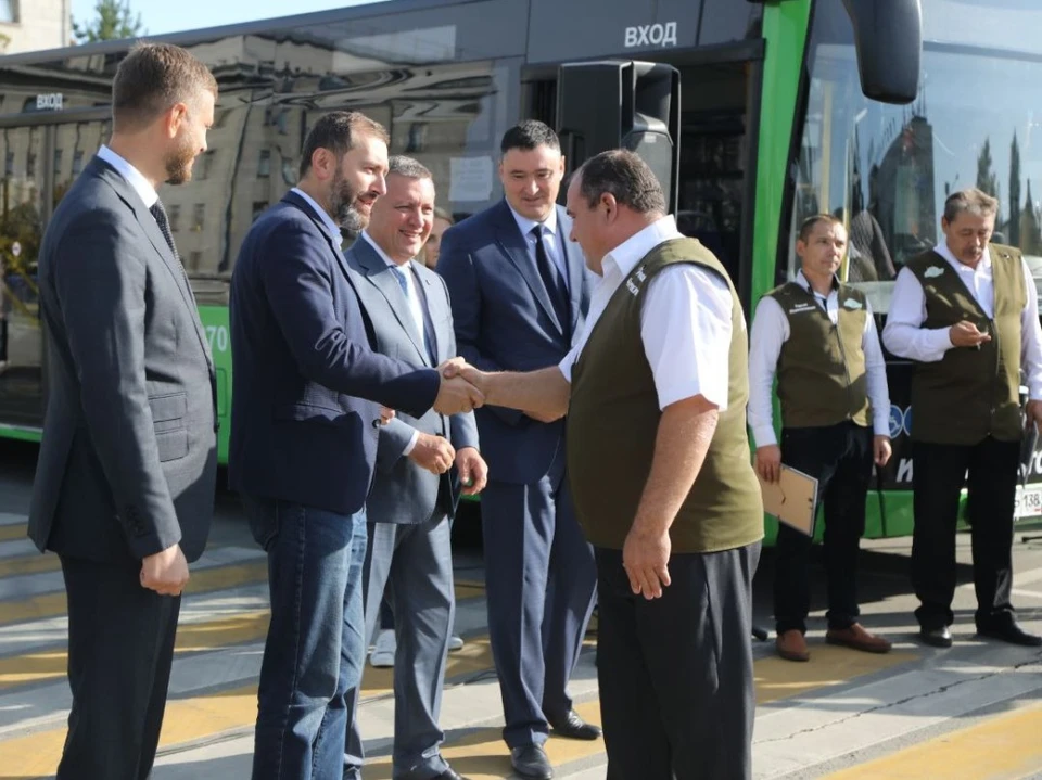 34 новых автобуса вышли на линии общественного транспорта в Иркутске.