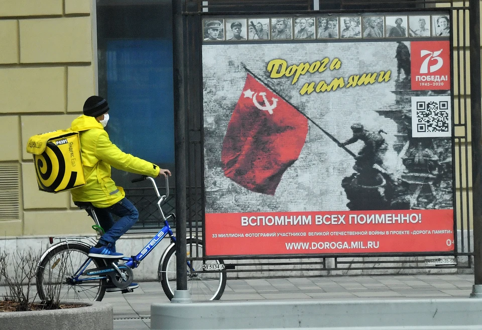 Томича обвиняют в повреждении вывески на фасаде Дворца творчества
