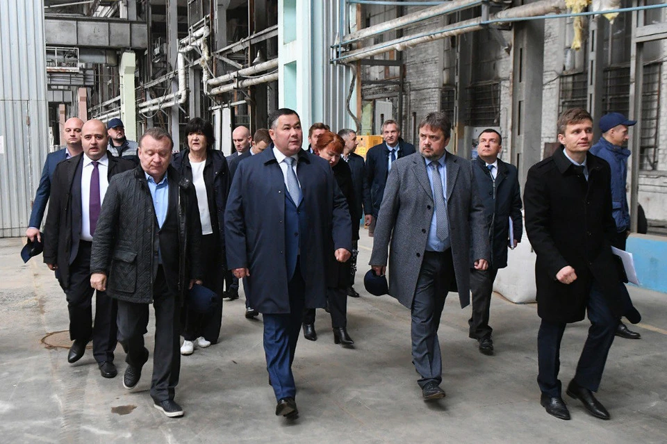 Губернатор на территории Савёловского завода.
