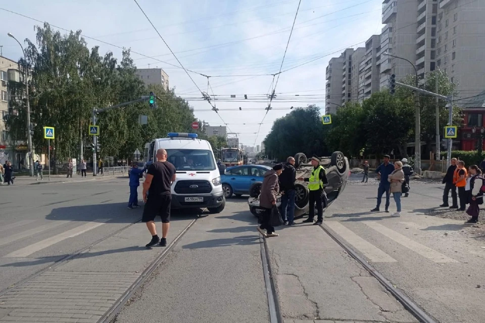 Пострадавших доставили в больницу. Фото: ГИБДД по Екатеринбургу