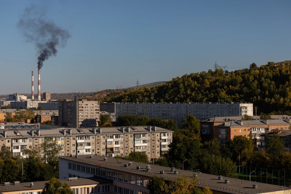 Энергетики объяснили красноярцам причину черного дыма из трубы ТЭЦ-2