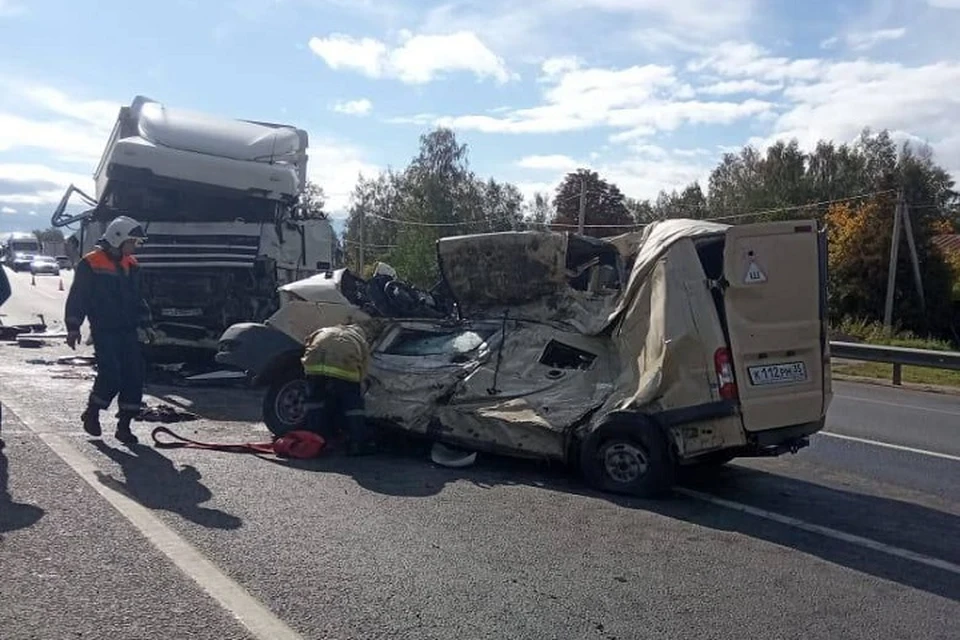 Машина, в которой ехал Сергей Пускепалис, столкнулась с двумя грузовиками