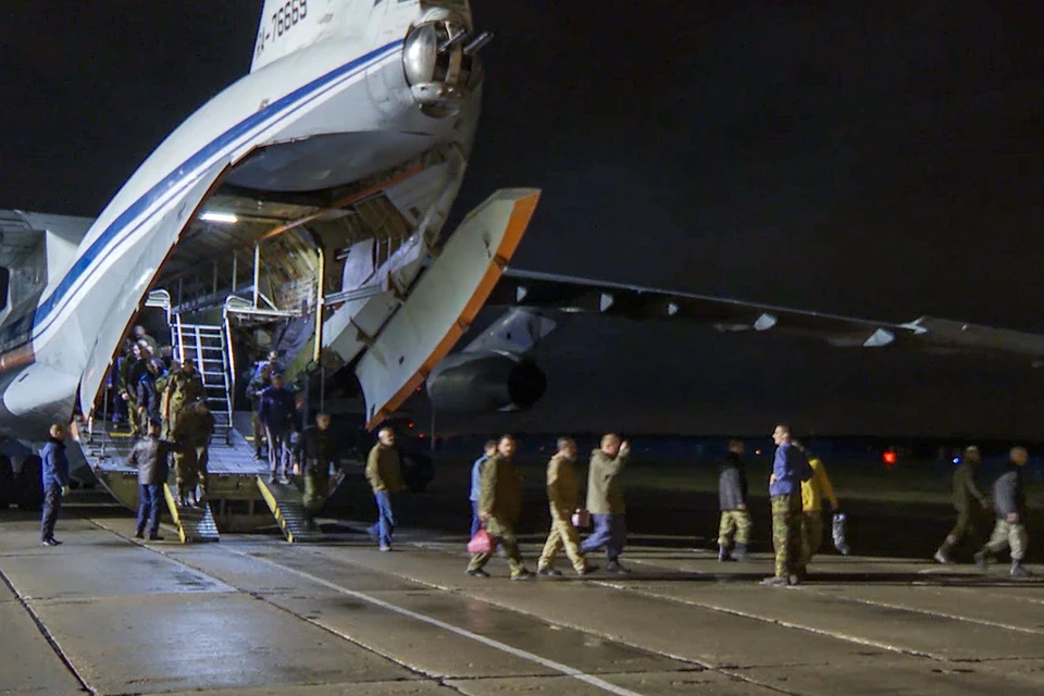 В четверг с подконтрольной киевскому режиму территории Украины возвращены 55 военнослужащих Вооруженных Сил РФ, Донецкой и Луганской республик
