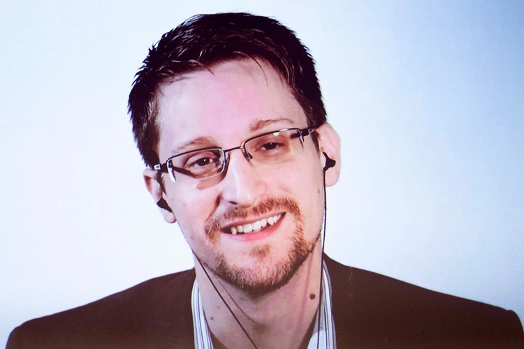 Эдвард Сноуден теперь окончательно наш