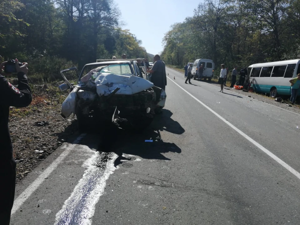 В результате столкновения пострадали восемь человек.