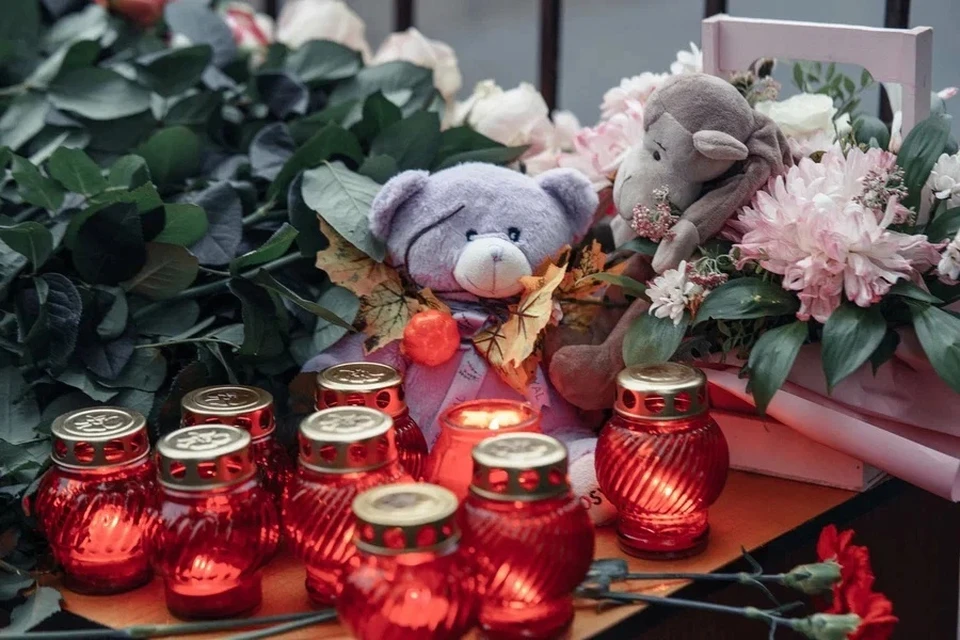 17 погибших при стрельбе в школе №88 в Ижевске. Фото: Мария Бакланова