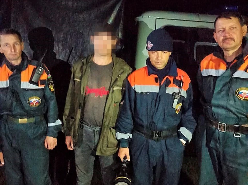 Спасатели нашли грибника и вывели из леса Фото: пресс-службв «Кубань-СПАС»