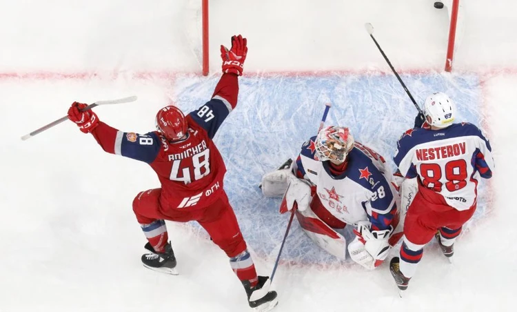 США и Канада требуют от своих хоккеистов уехать из России. Не дождутся — сами игроки не хотят покидать КХЛ