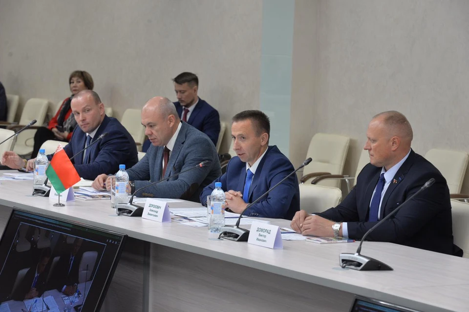 Переговоры продолжатся в течение дня.