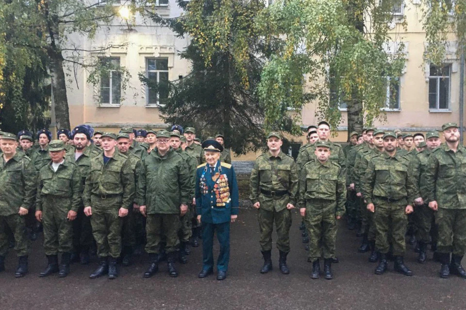 Иван Кладкевич с мобилизованными.