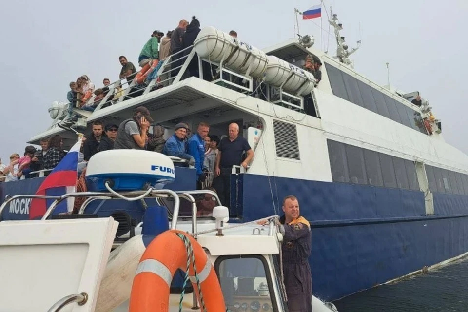 Судно село на мель в проливе Старка.