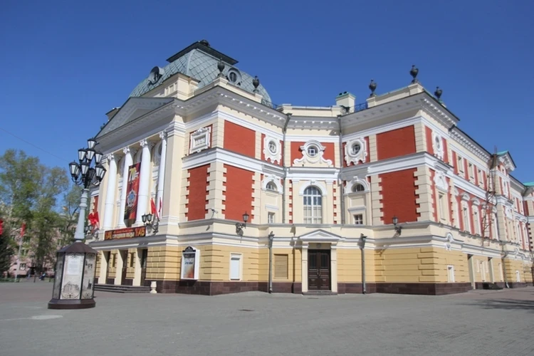 Узнали, чем будут удивлять и радовать зрителей артисты Иркутского драмтеатра в новом сезоне