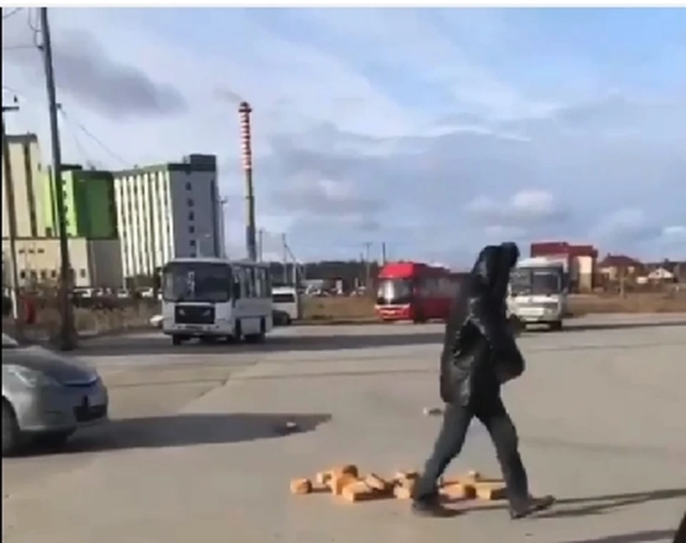 «Хлебный дождь» в Якутске. Скриншот видео